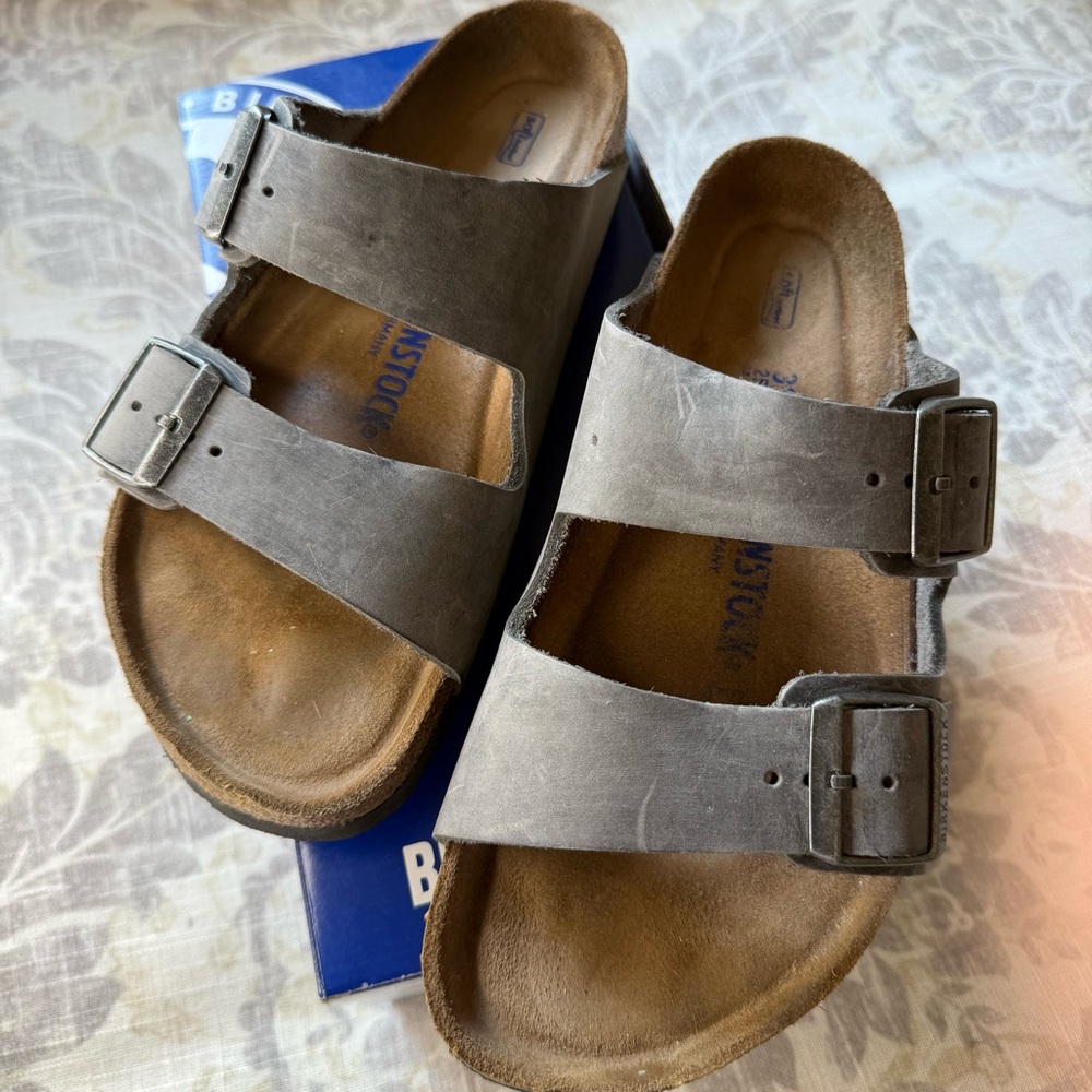 BIRKENSTOCK Arizona Oiled Leather Sandals Color Iron, size US 8/EU 39